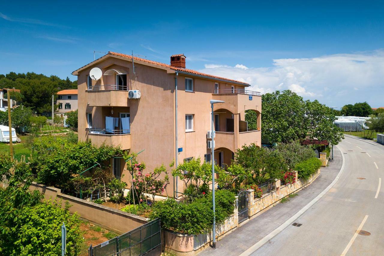 Vila Milla Premantura Exterior photo